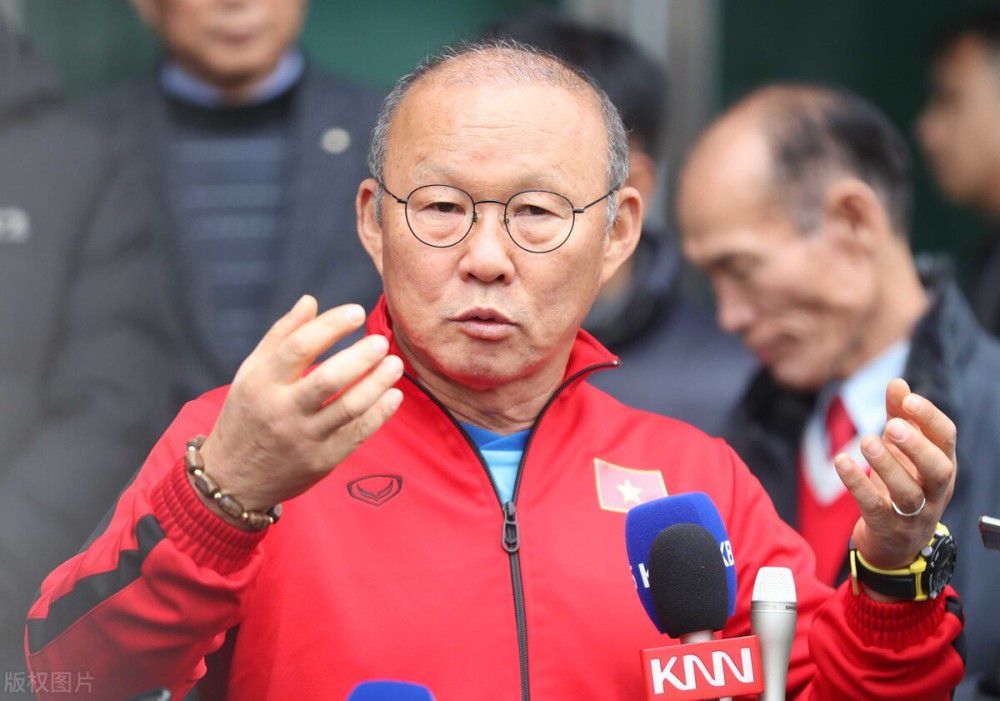 第51分钟，亚马尔禁区内劲射击中横梁弹出。